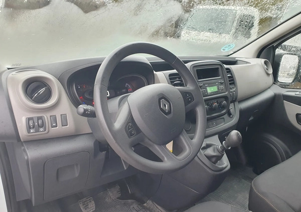 Renault Trafic cena 81180 przebieg: 124395, rok produkcji 2017 z Ozimek małe 92